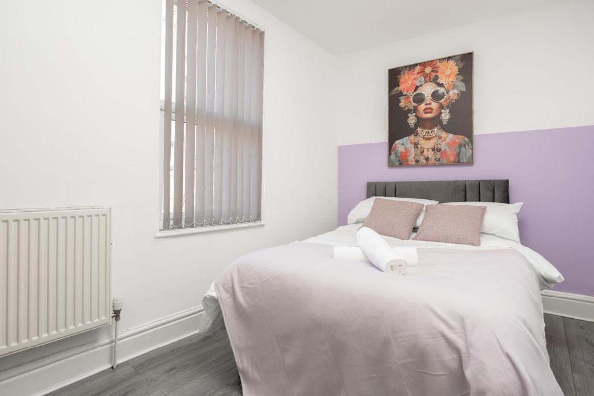 Contractor Long Saving Holiday home
