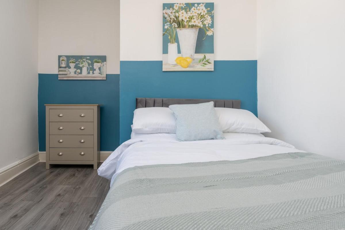Contractor Long Saving Holiday home Liverpool