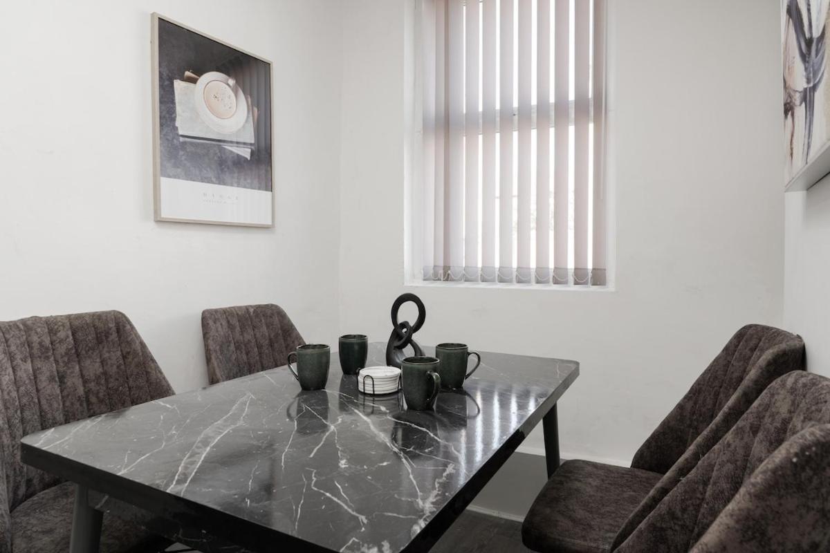Contractor Long Saving Holiday home *