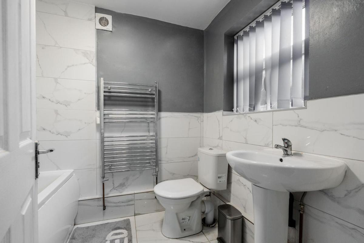 Contractor Long Saving Holiday home Liverpool