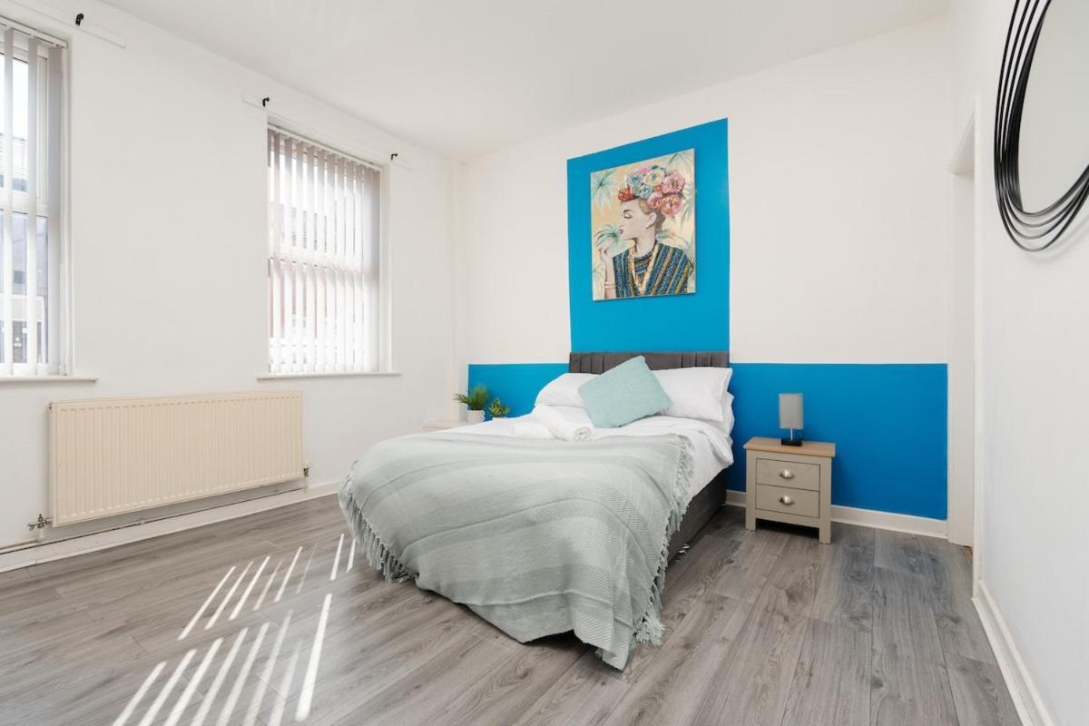 Contractor Long Saving Holiday home *