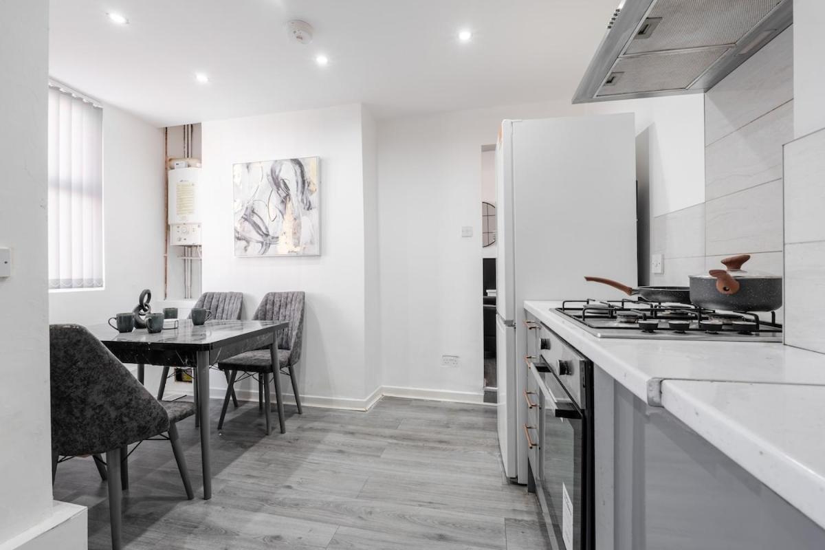 Contractor Long Saving Holiday home Liverpool
