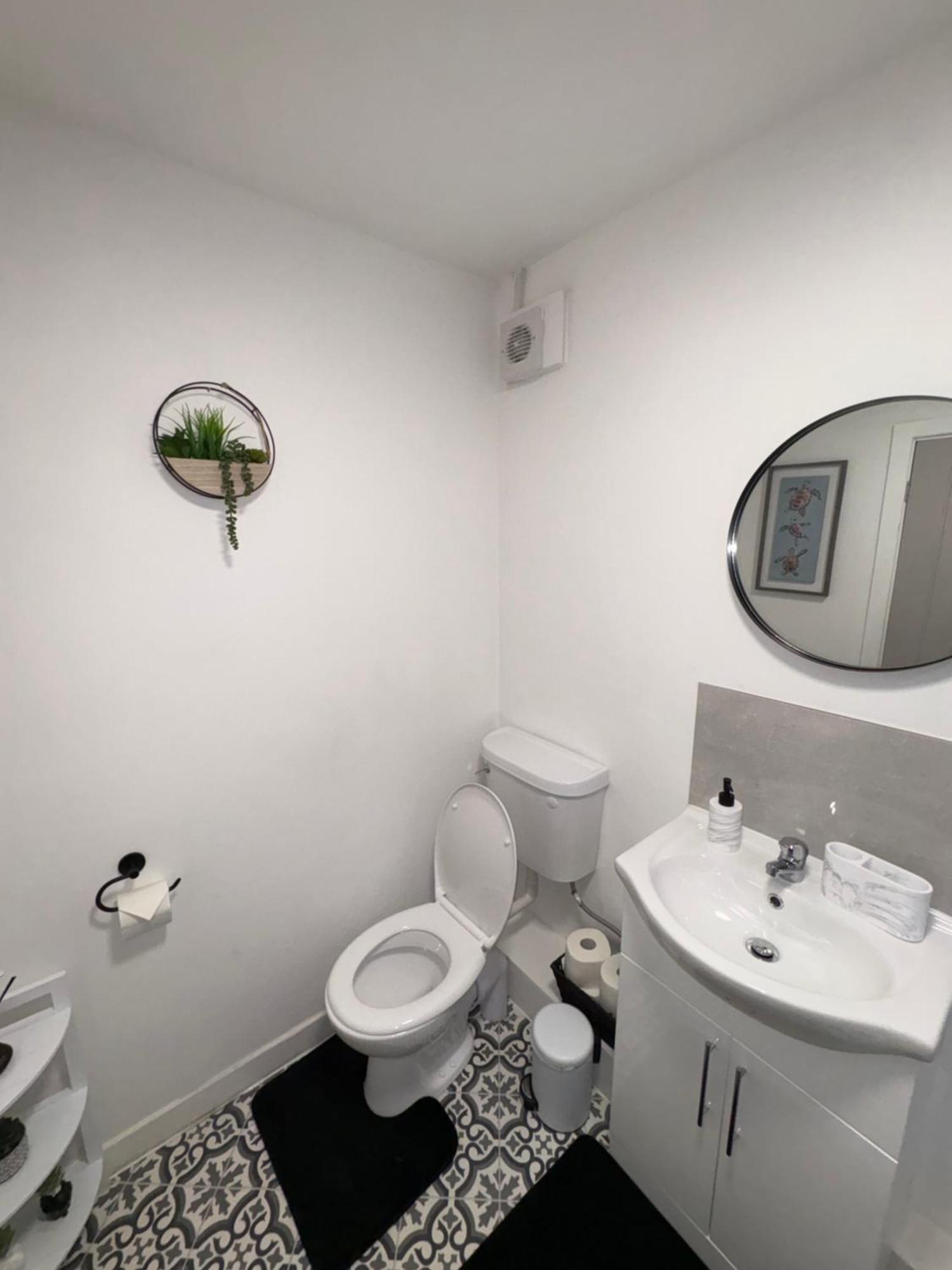 Holiday home Spacious House - Contractors And Groups Welcome! Liverpool