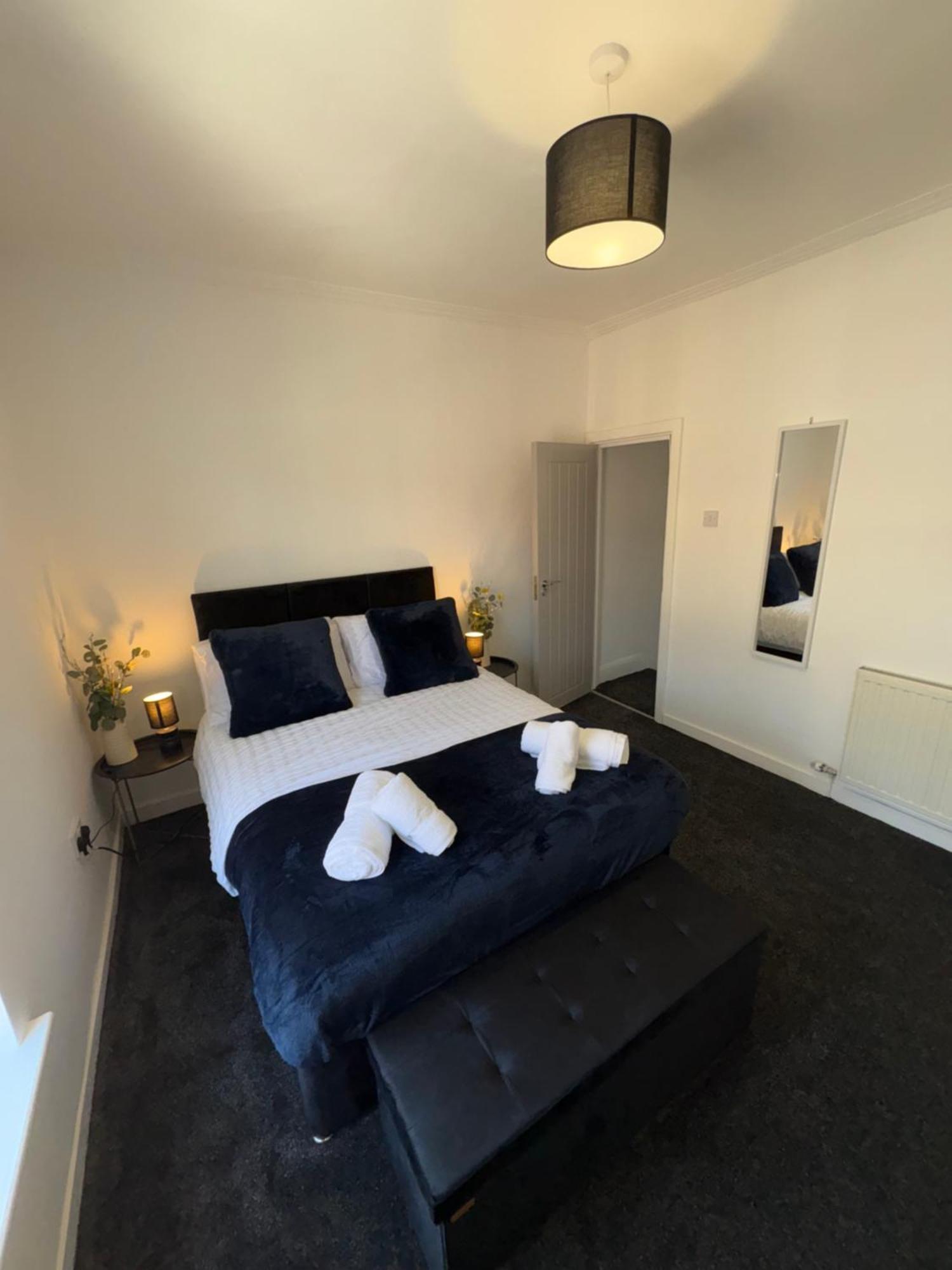Holiday home Spacious House - Contractors And Groups Welcome! *