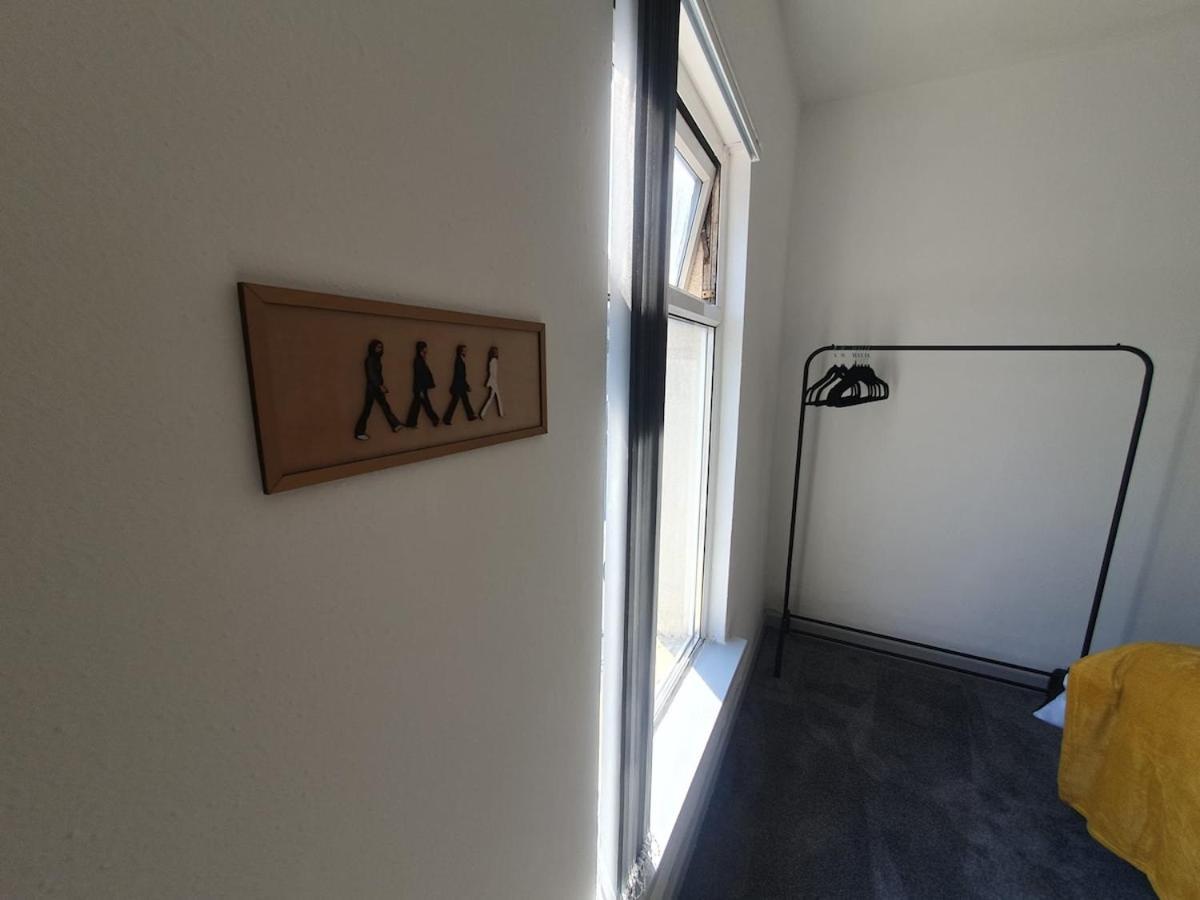 Let It Retreat , Anfield, Beatles Themed Holiday home