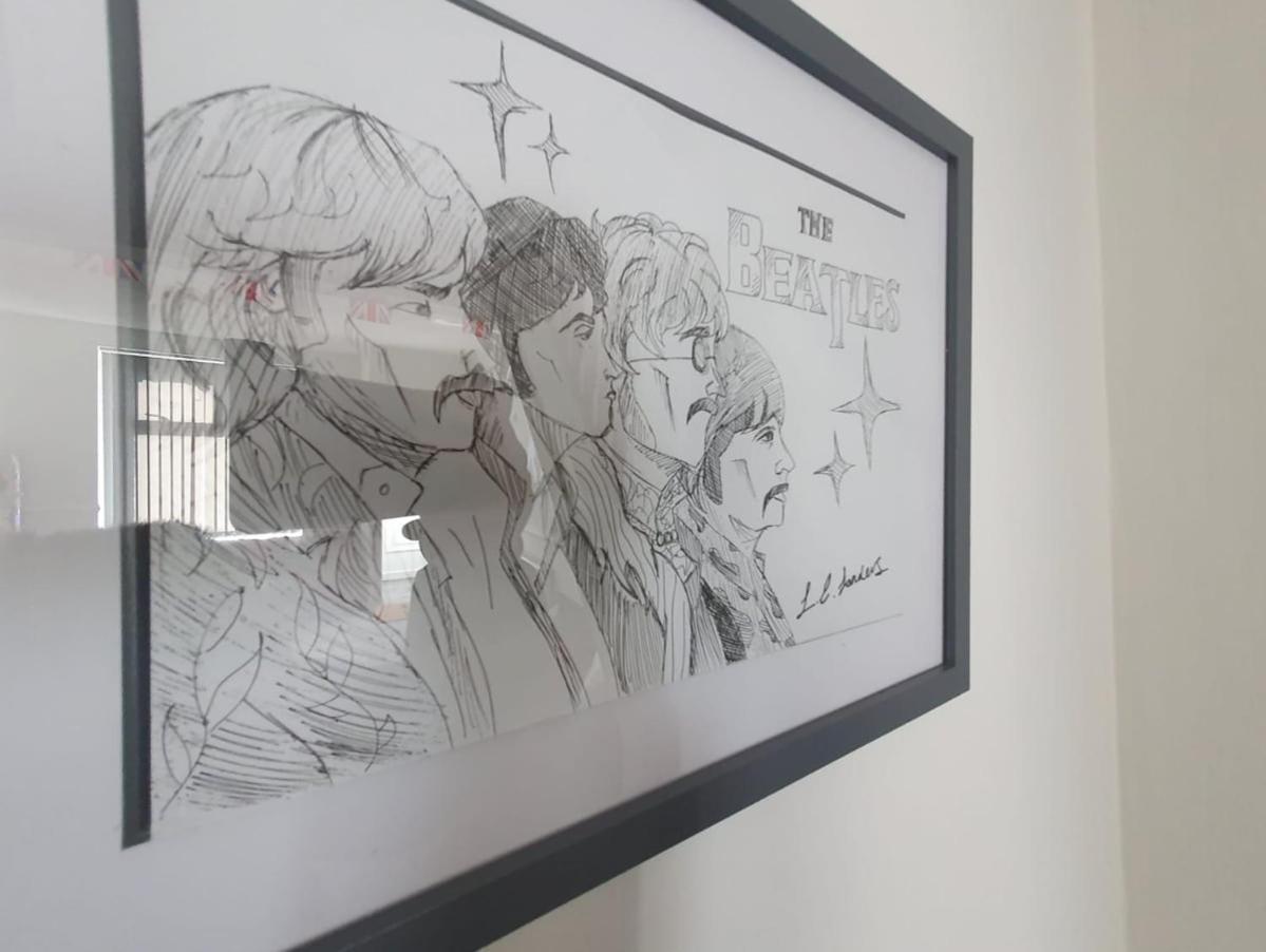 Let It Retreat , Anfield, Beatles Themed Holiday home