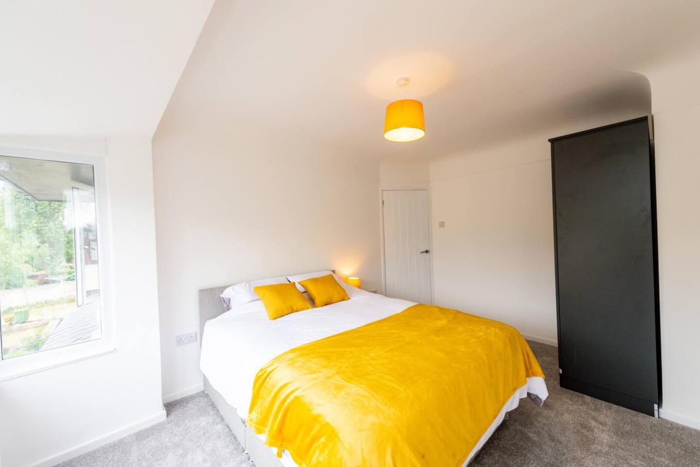 Spacious 3-bed By Beatles Attractions & Transport *
