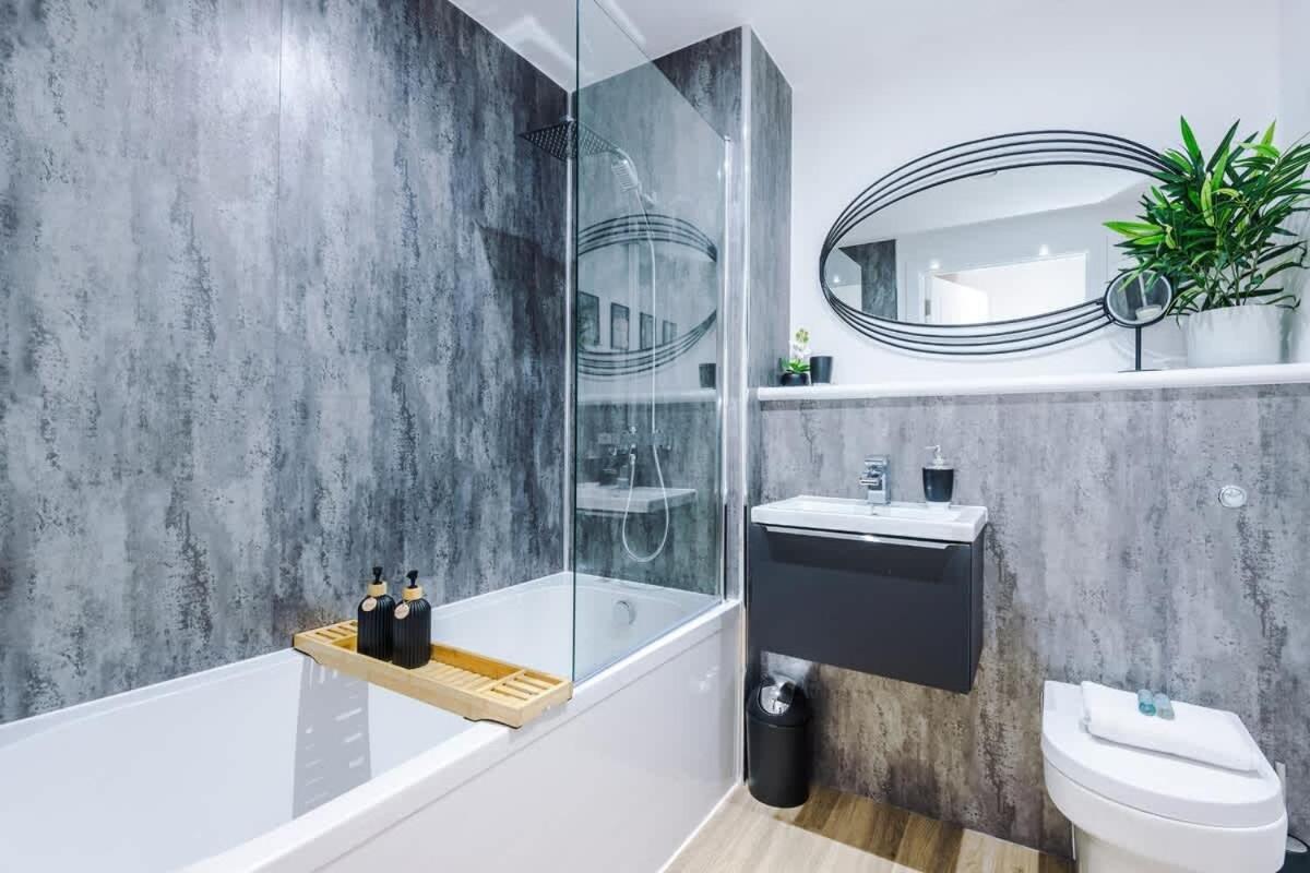 Prestige Point - Flat With Free Parking