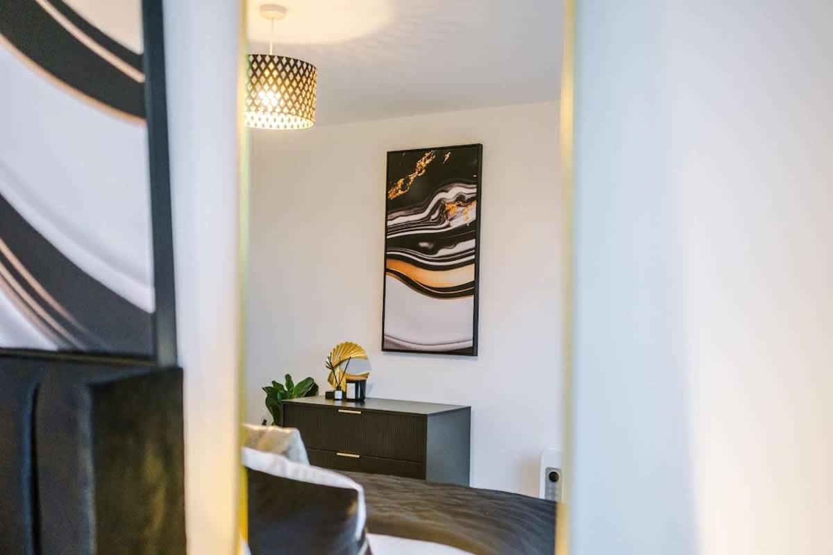 Prestige Point - Flat With Free Parking Apartment
