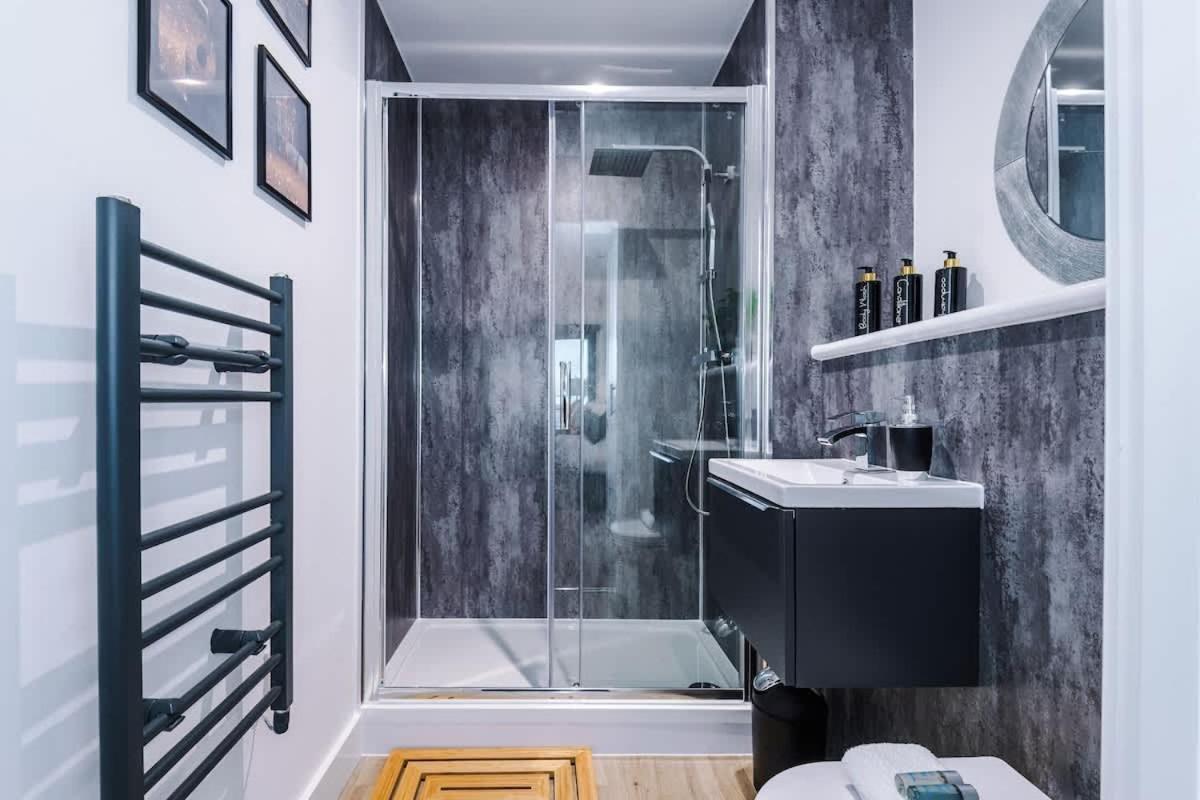 Apartment Prestige Point - Flat With Free Parking Liverpool