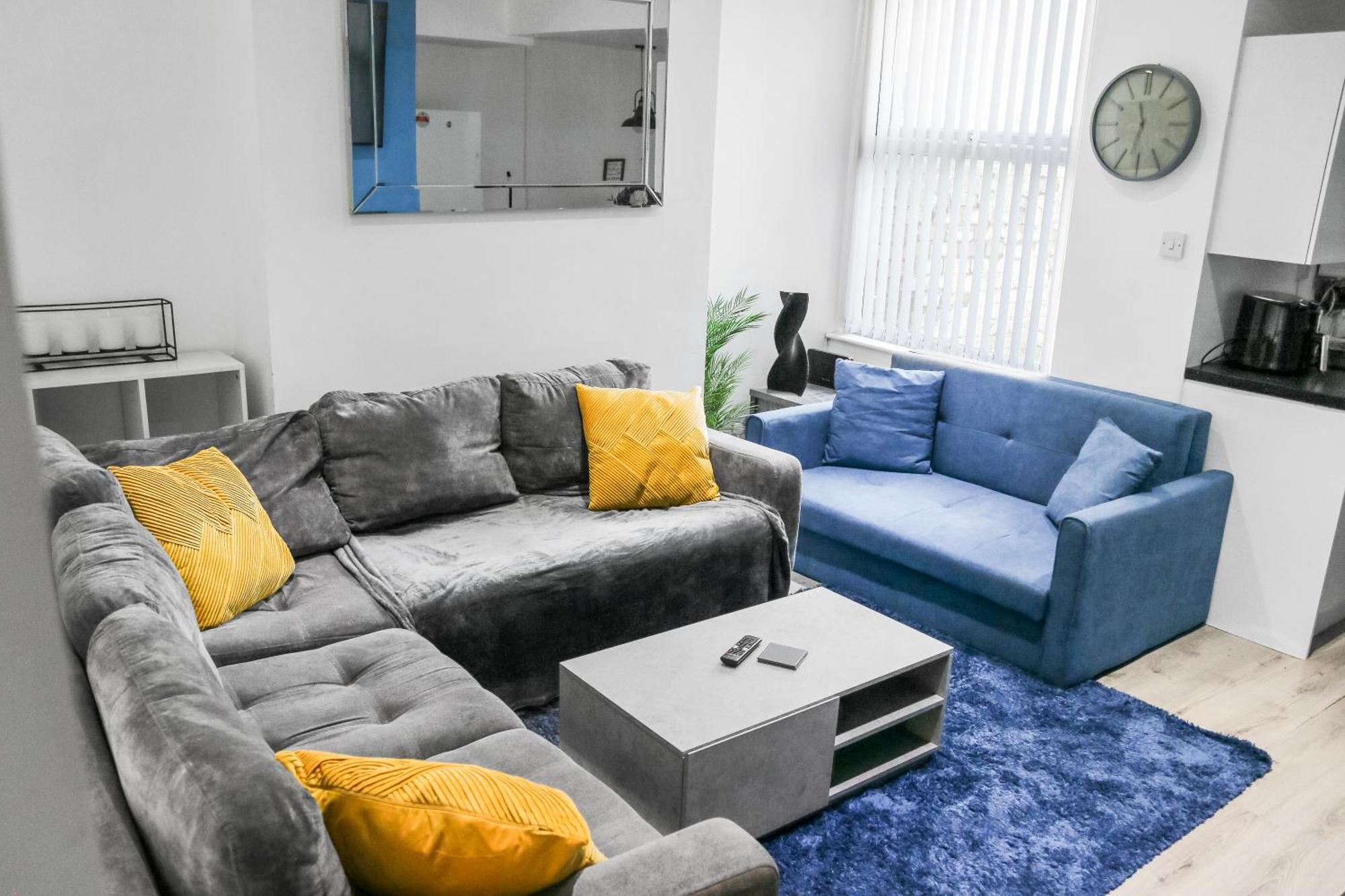 Holiday home Entire For Large Groups, Families, Contractors *