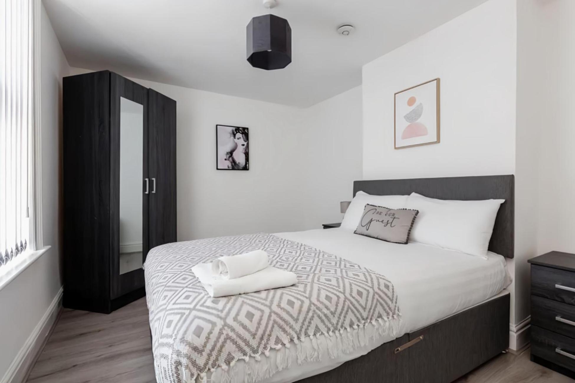 Entire For Large Groups, Families, Contractors * Liverpool
