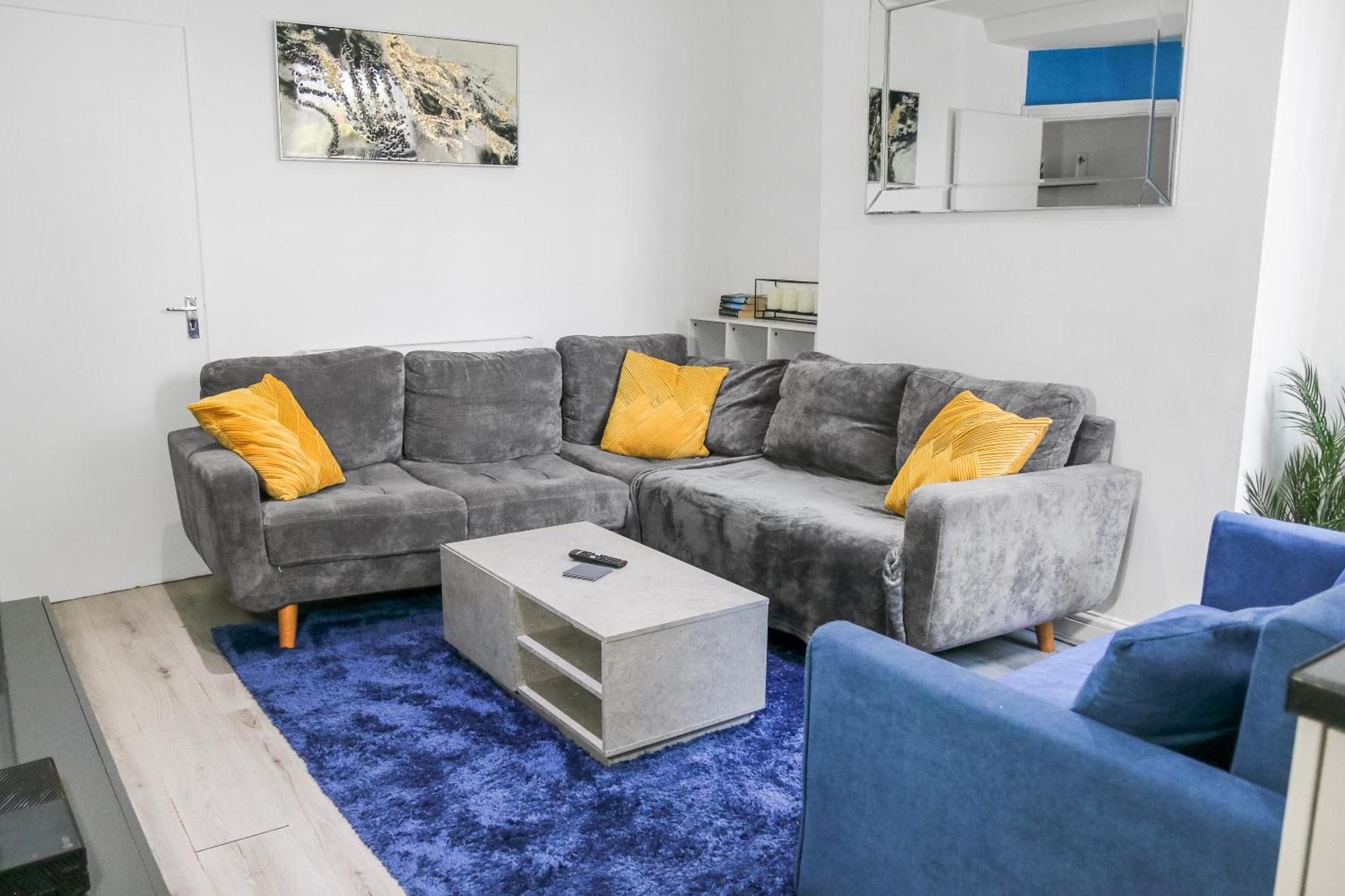 Entire For Large Groups, Families, Contractors Holiday home Liverpool