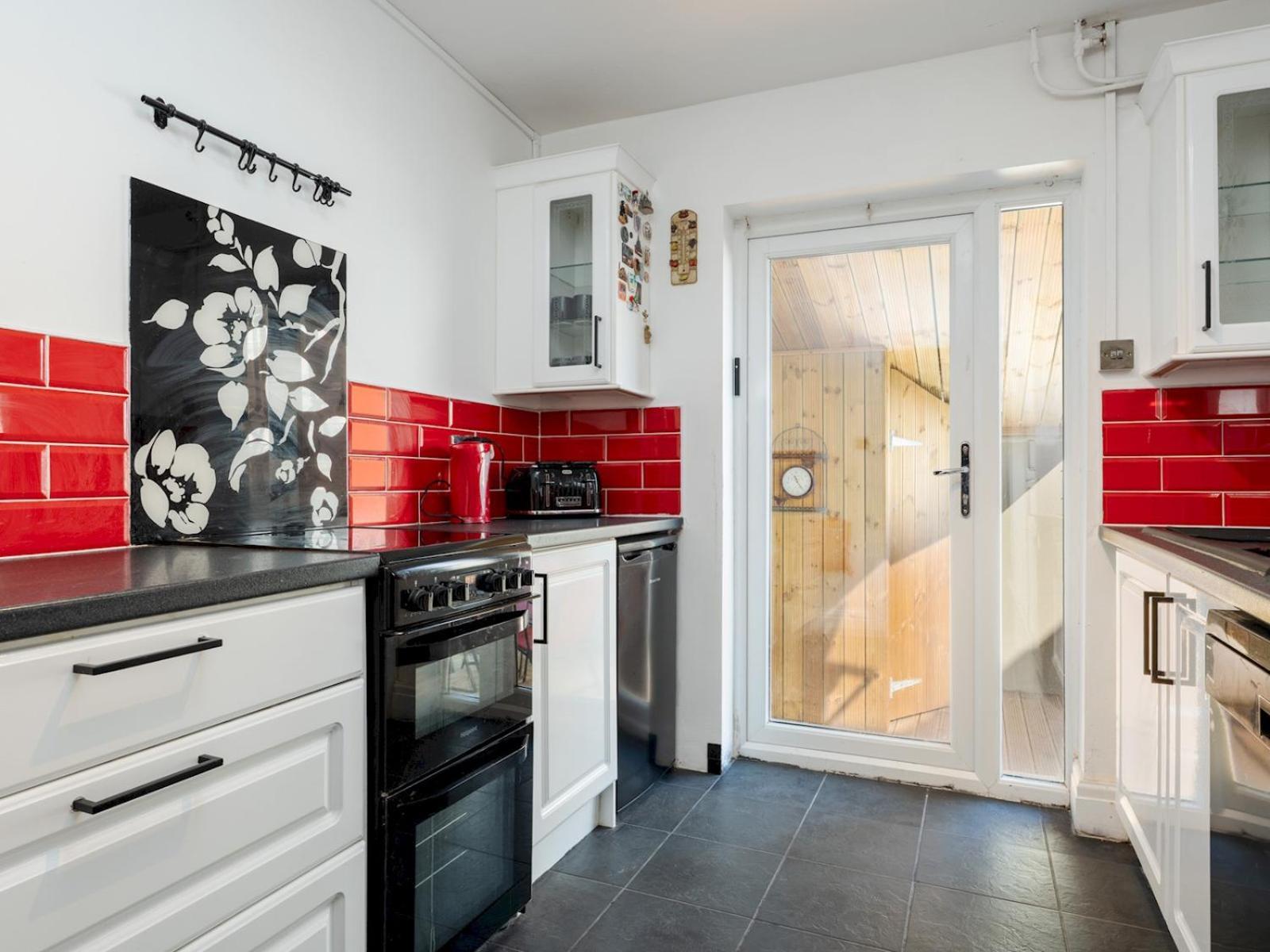 Pass The Keys Long Term In Anfield Parking Holiday home *