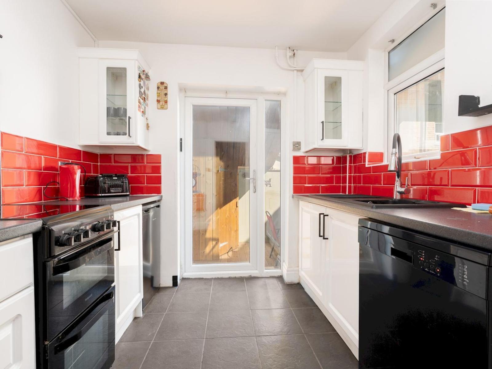 Pass The Keys Long Term In Anfield Parking Holiday home *