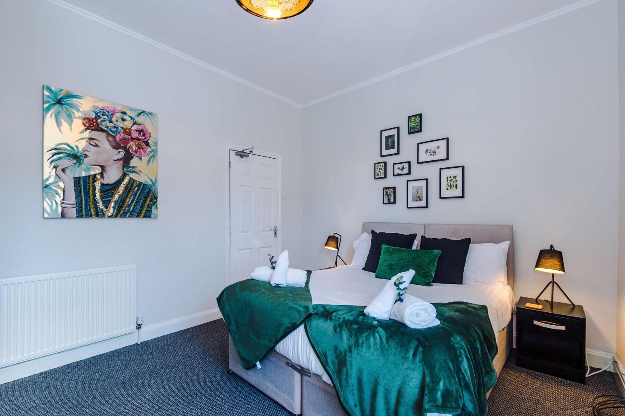 Great 3-bed By 53 Degrees Property, Great For Groups & Business! * Liverpool