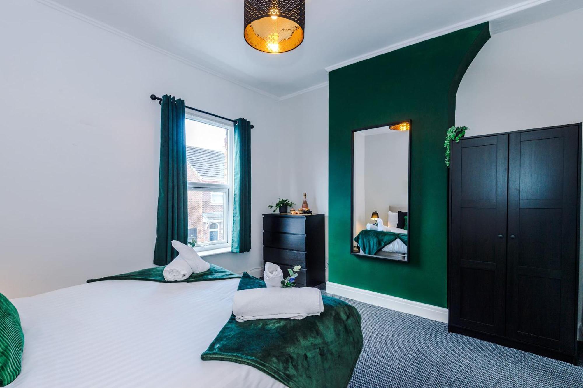 Great 3-bed By 53 Degrees Property, Great For Groups & Business! Holiday home Liverpool