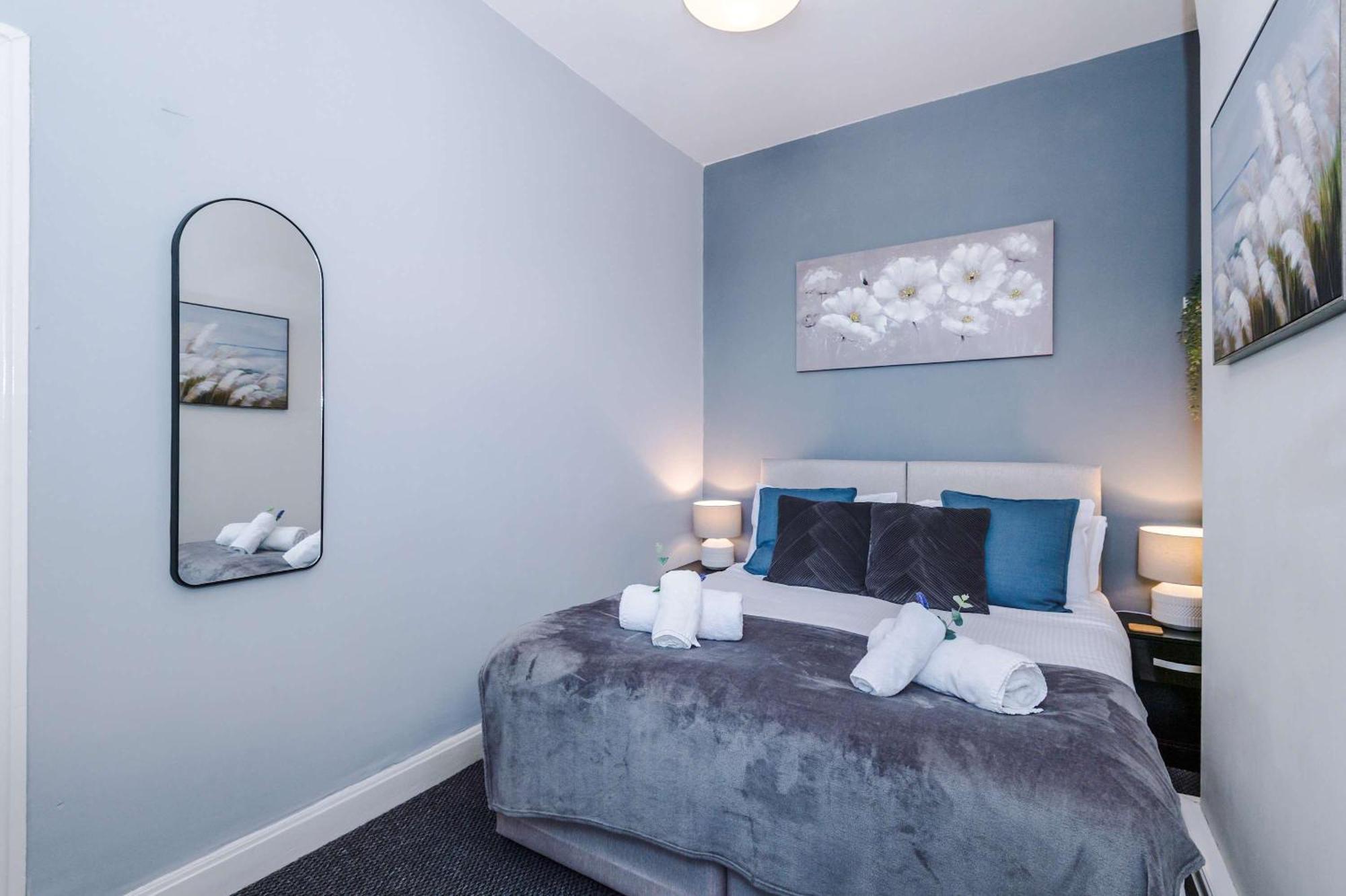 Great 3-bed By 53 Degrees Property, Great For Groups & Business! Holiday home