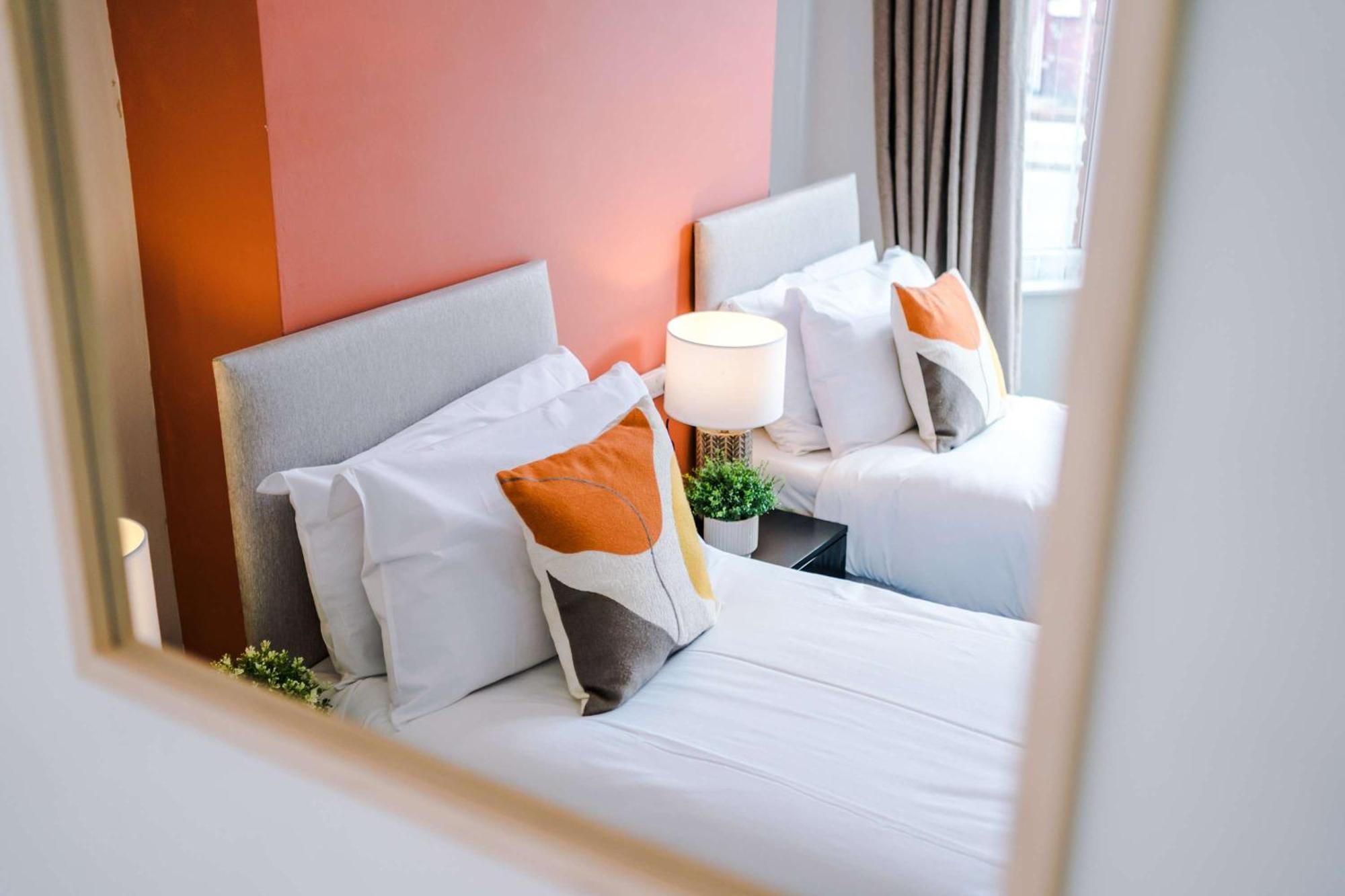 Great 3-bed By 53 Degrees Property, Great For Groups & Business! Holiday home Liverpool