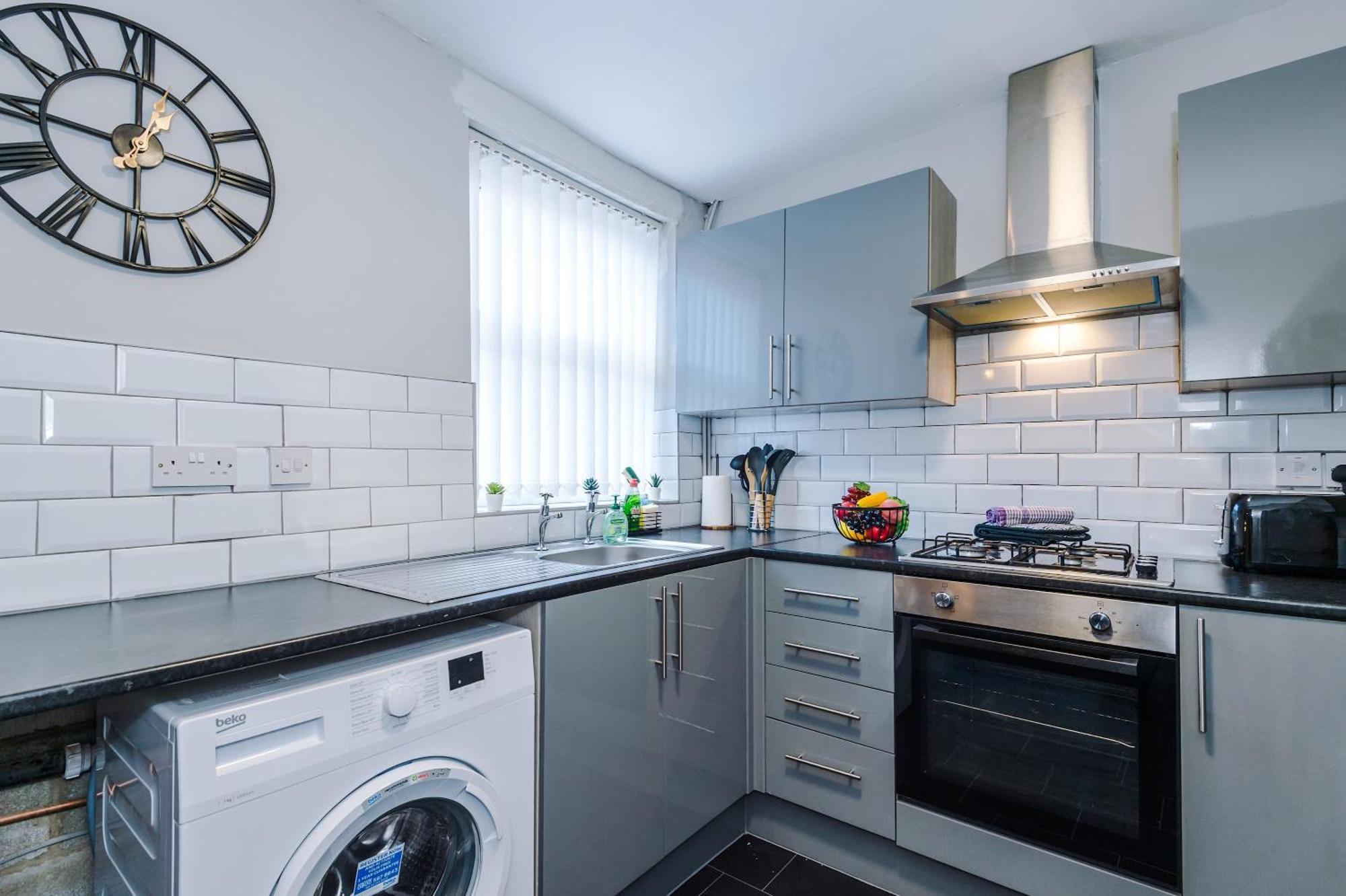 Great 3-bed By 53 Degrees Property, Great For Groups & Business! Holiday home