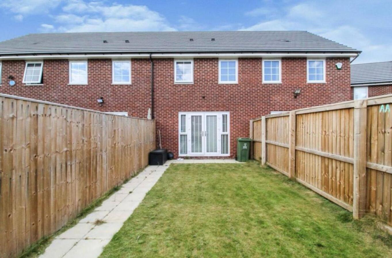 Holiday home Walk To Airport - Luxury With Ev Charge - Fast Wifi