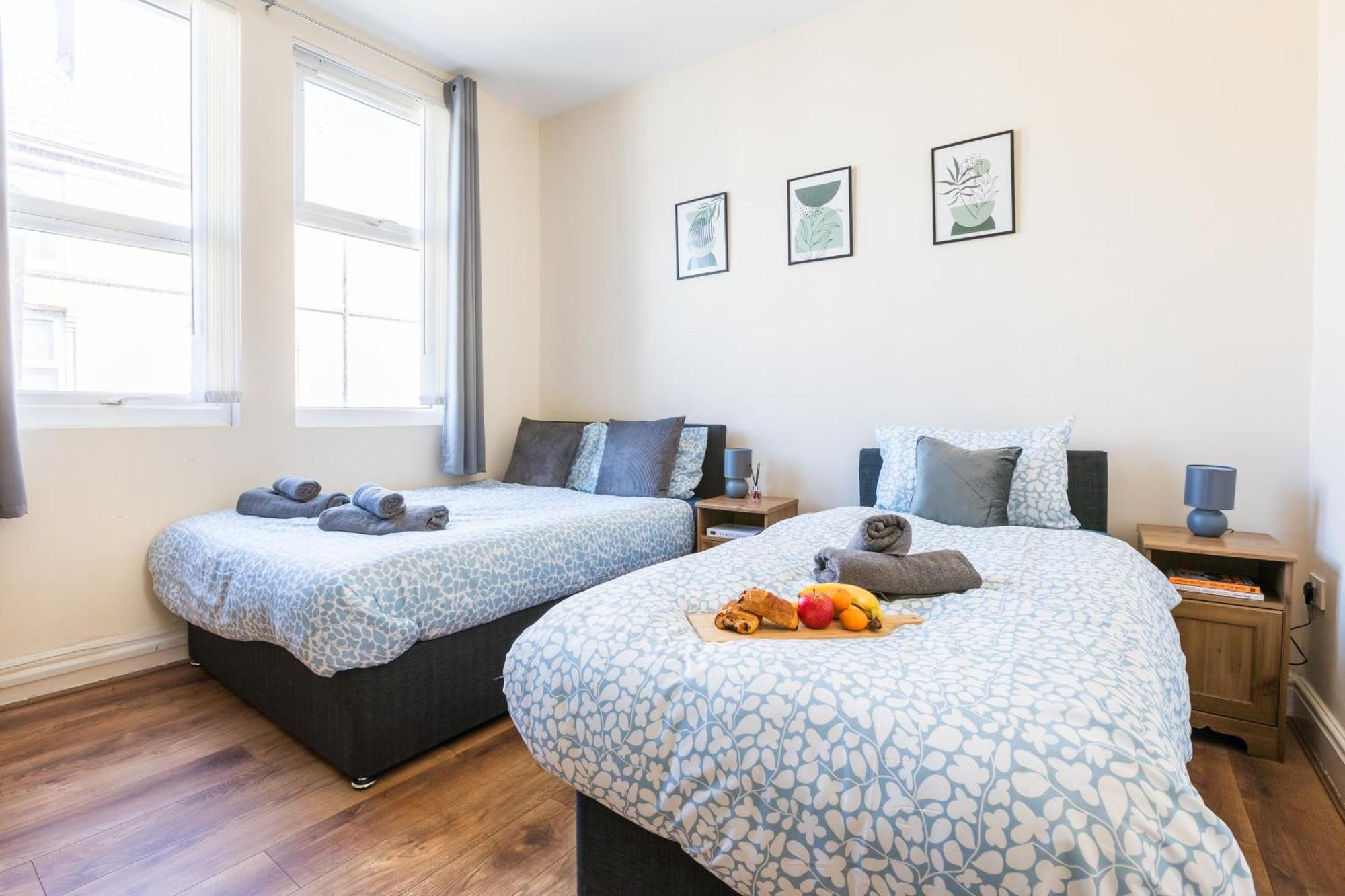 Holiday home 4 Bed, 2 Bath House, Long Term Savings, Contractors, Big Groups, Free Parking!