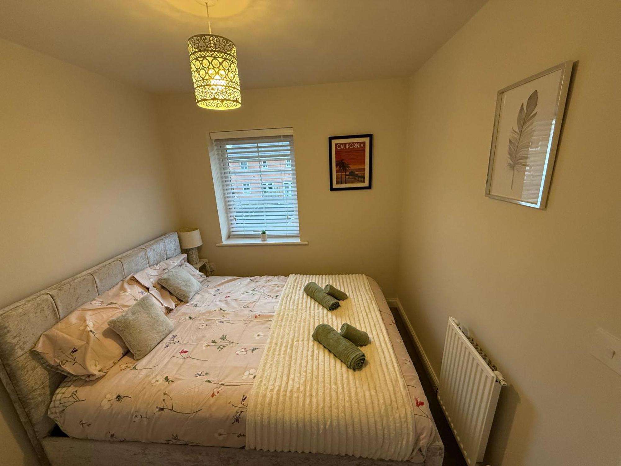 Holiday home Walk To Airport - Luxury With Ev Charge - Fast Wifi