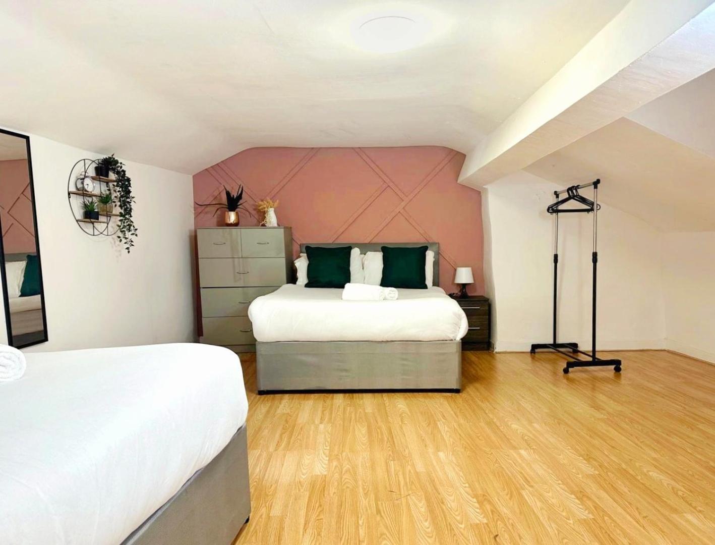 Apartment Centre With Tennis Table