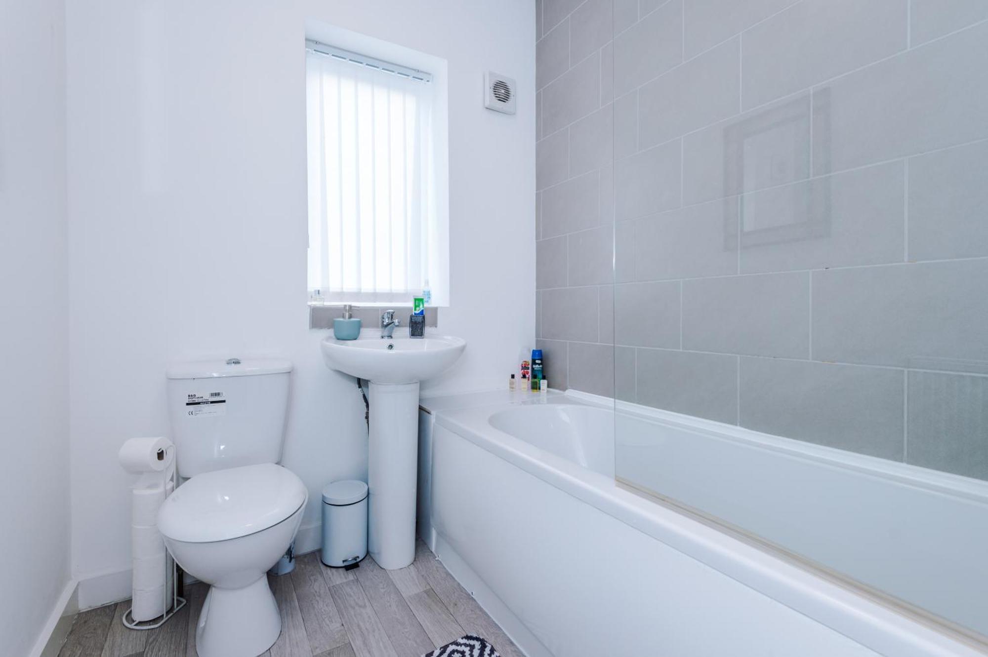 3 Bed-sleeps 5-garden-parking Holiday home