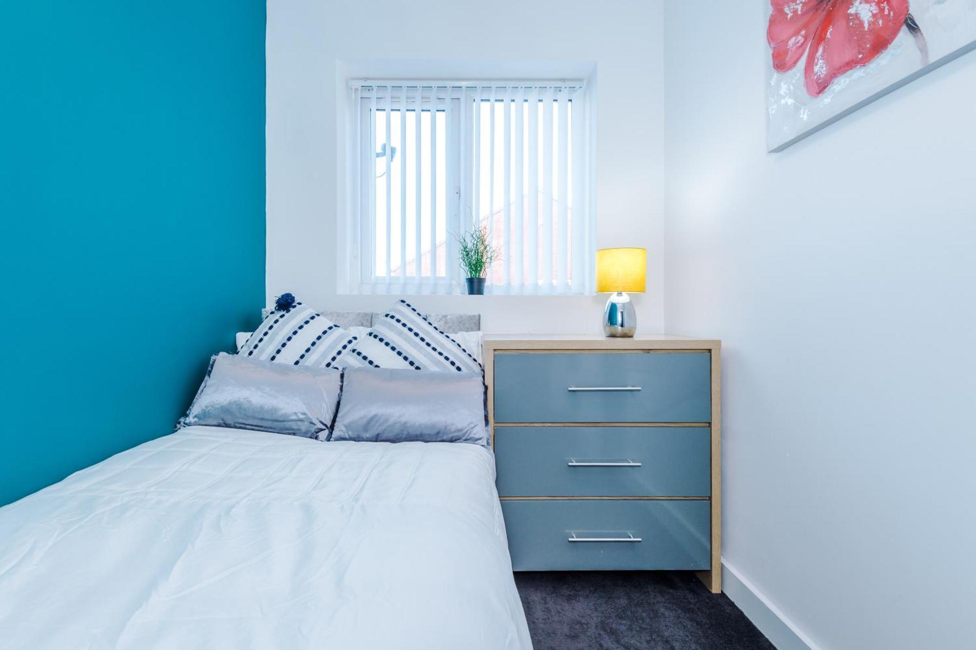 3 Bed-sleeps 5-garden-parking *