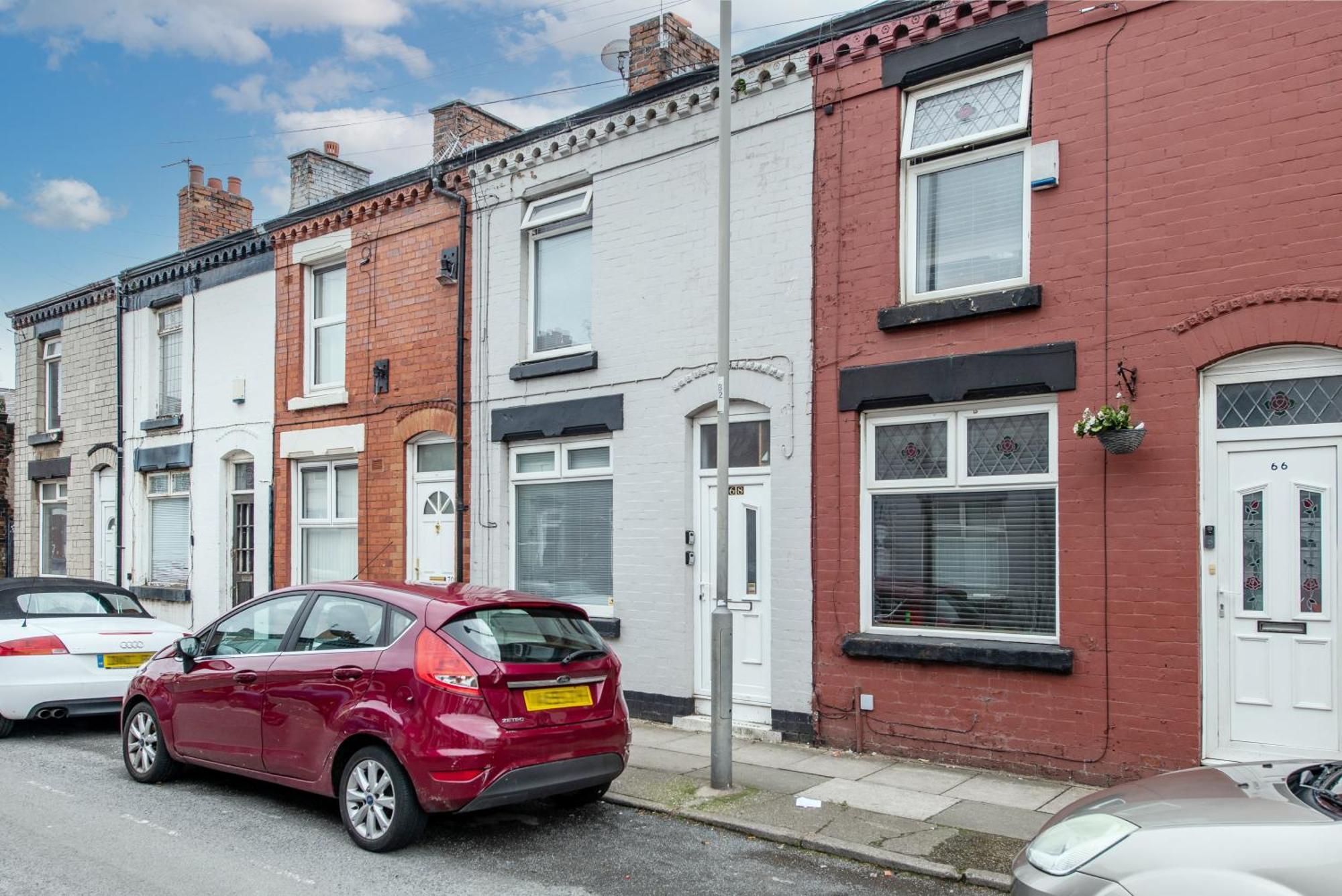 3 Bedroom Just Steps From Goodison Park & Anfield Holiday home *