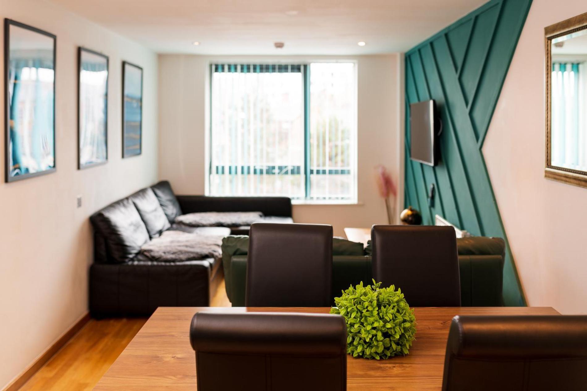 Sidemersey Livings - Magical Garden In Benson Street Apartment