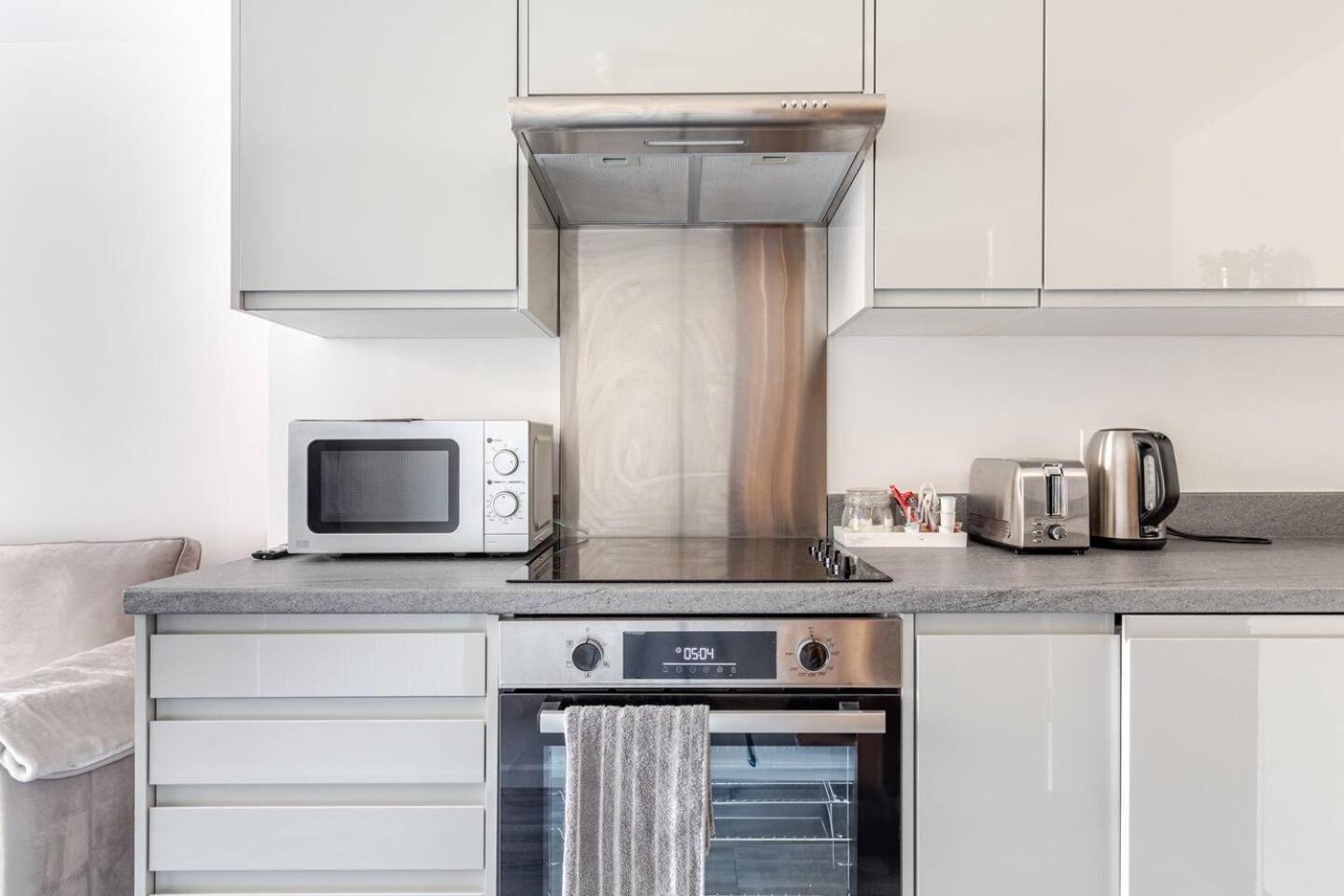 Luxury Oasis By Lvp - 1-bedroom Gem Apartment