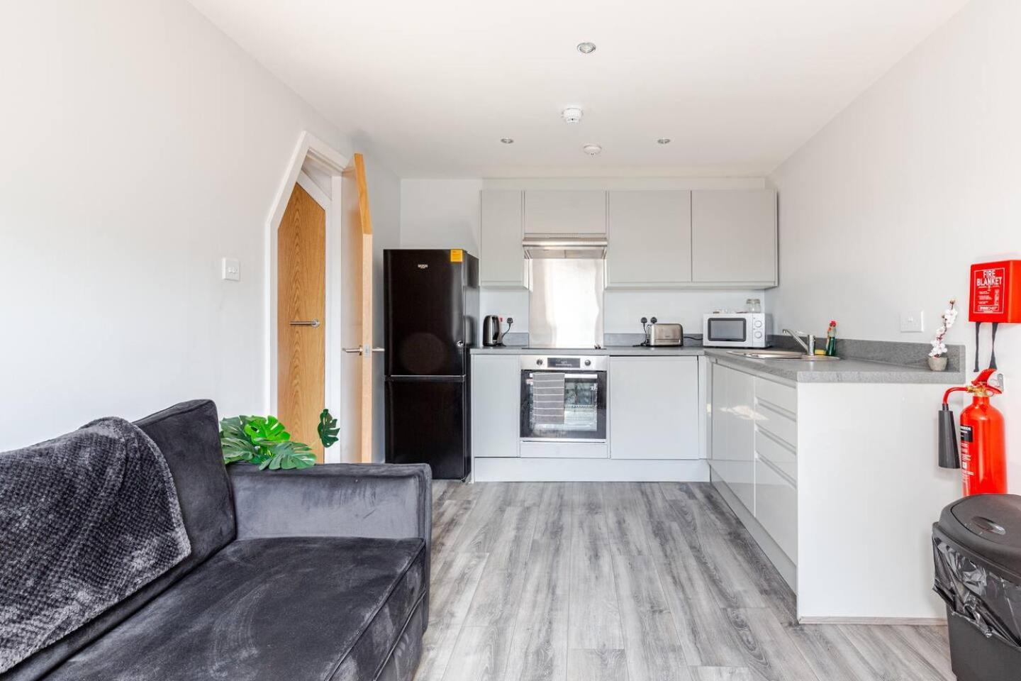 Apartment Modern Getaway - Stylish 1-bed Ideal For Business & Leisure