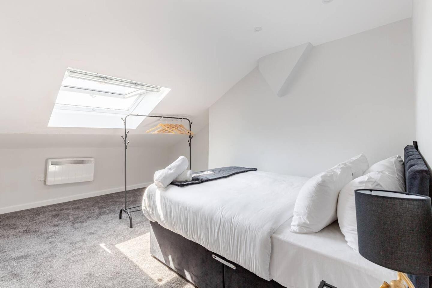 Apartment Modern Getaway - Stylish 1-bed Ideal For Business & Leisure *