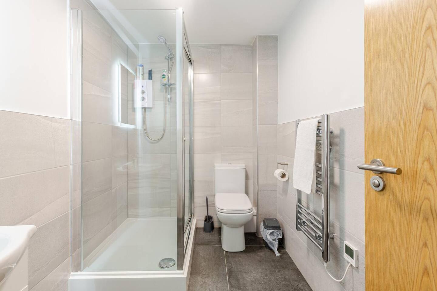 Apartment Modern Getaway - Stylish 1-bed Ideal For Business & Leisure