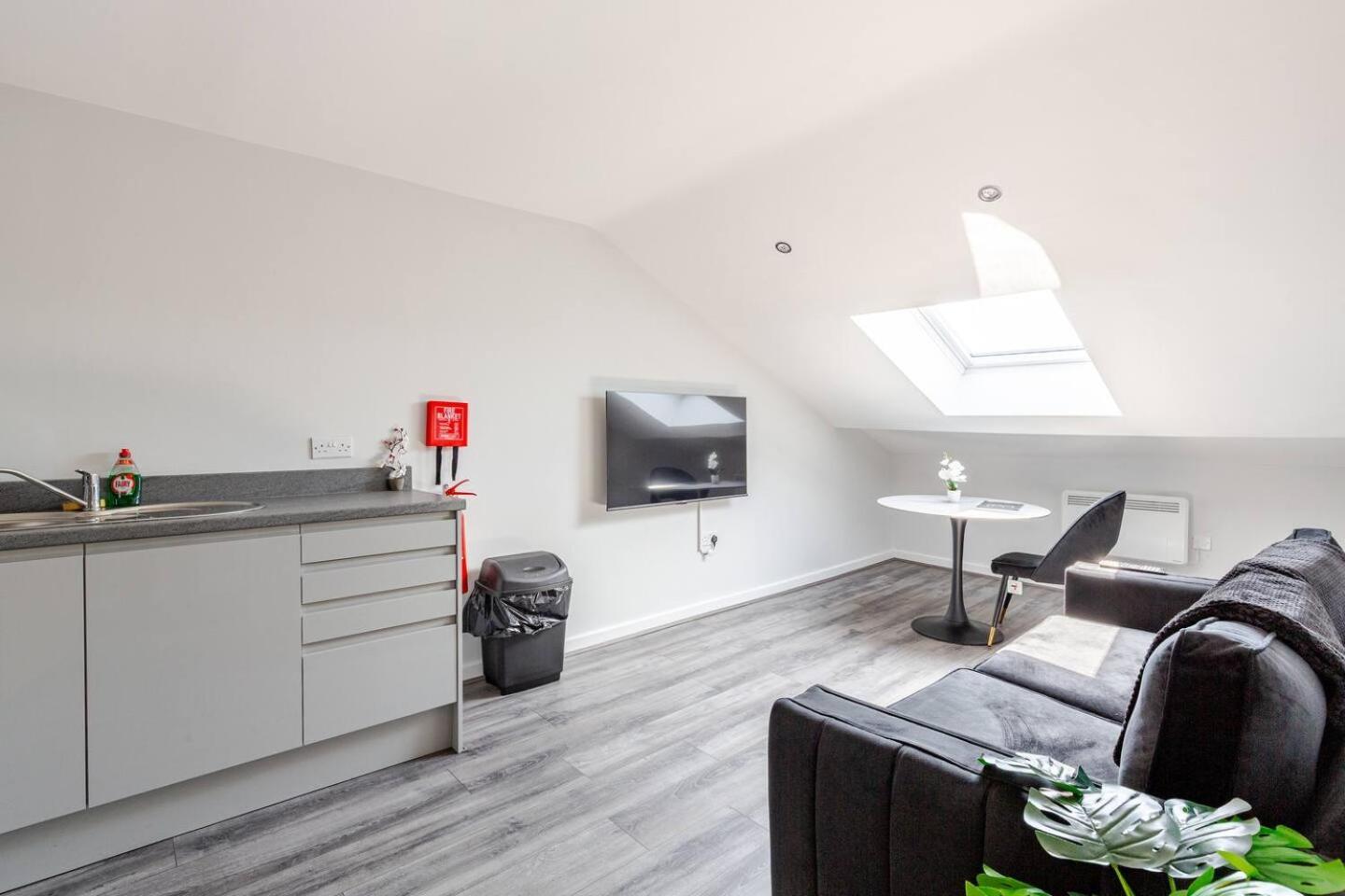 Modern Getaway - Stylish 1-bed Ideal For Business & Leisure Apartment *