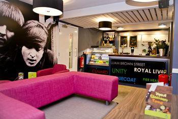Yha Dock Hostel *