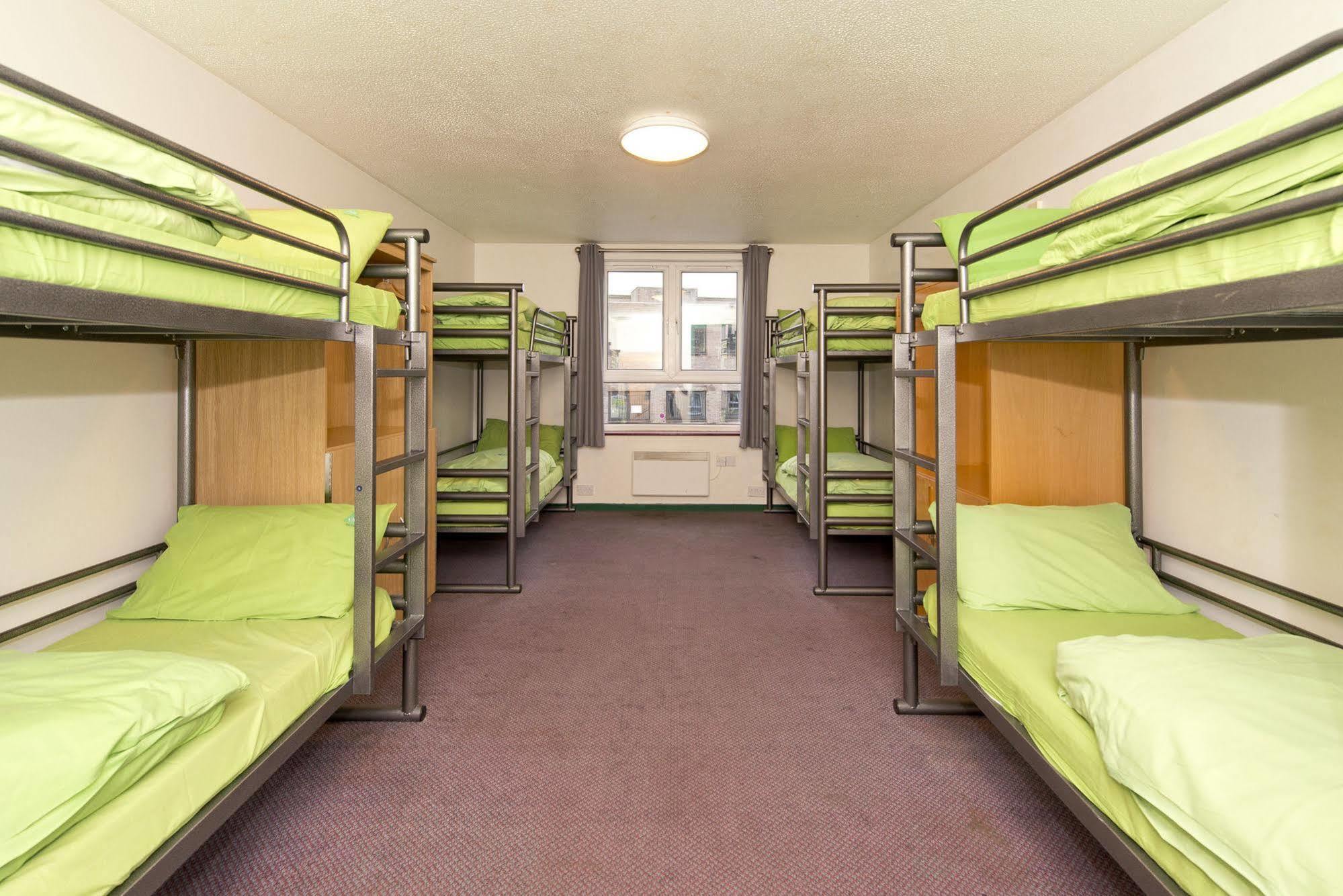 Yha Dock Hostel *