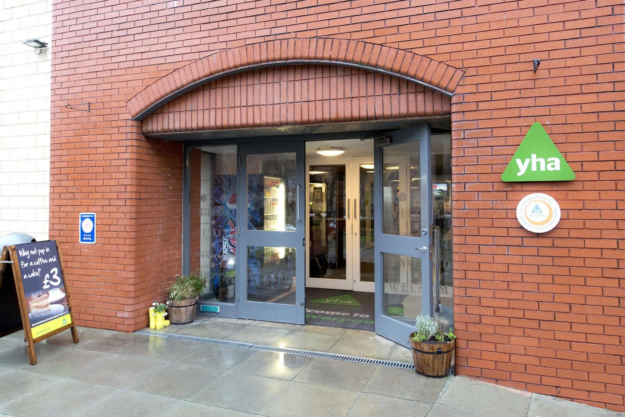 Yha Dock Hostel *