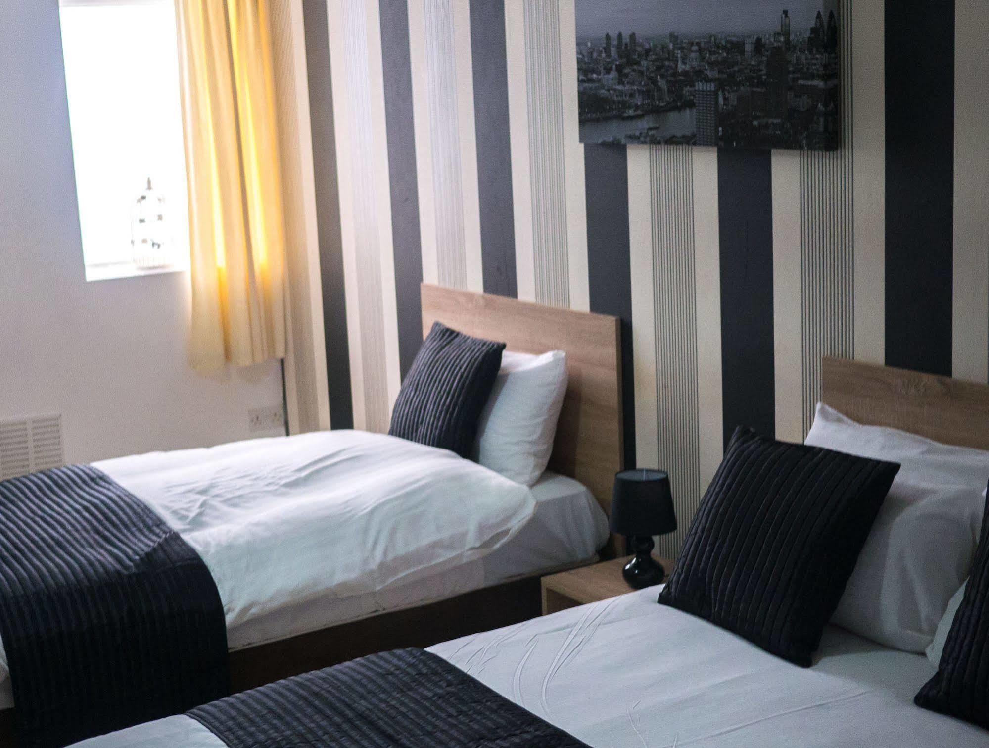 The Manor - Hotel 2*
