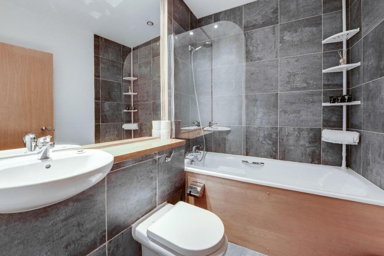 Super Prime Centre Modern 3 Bed *