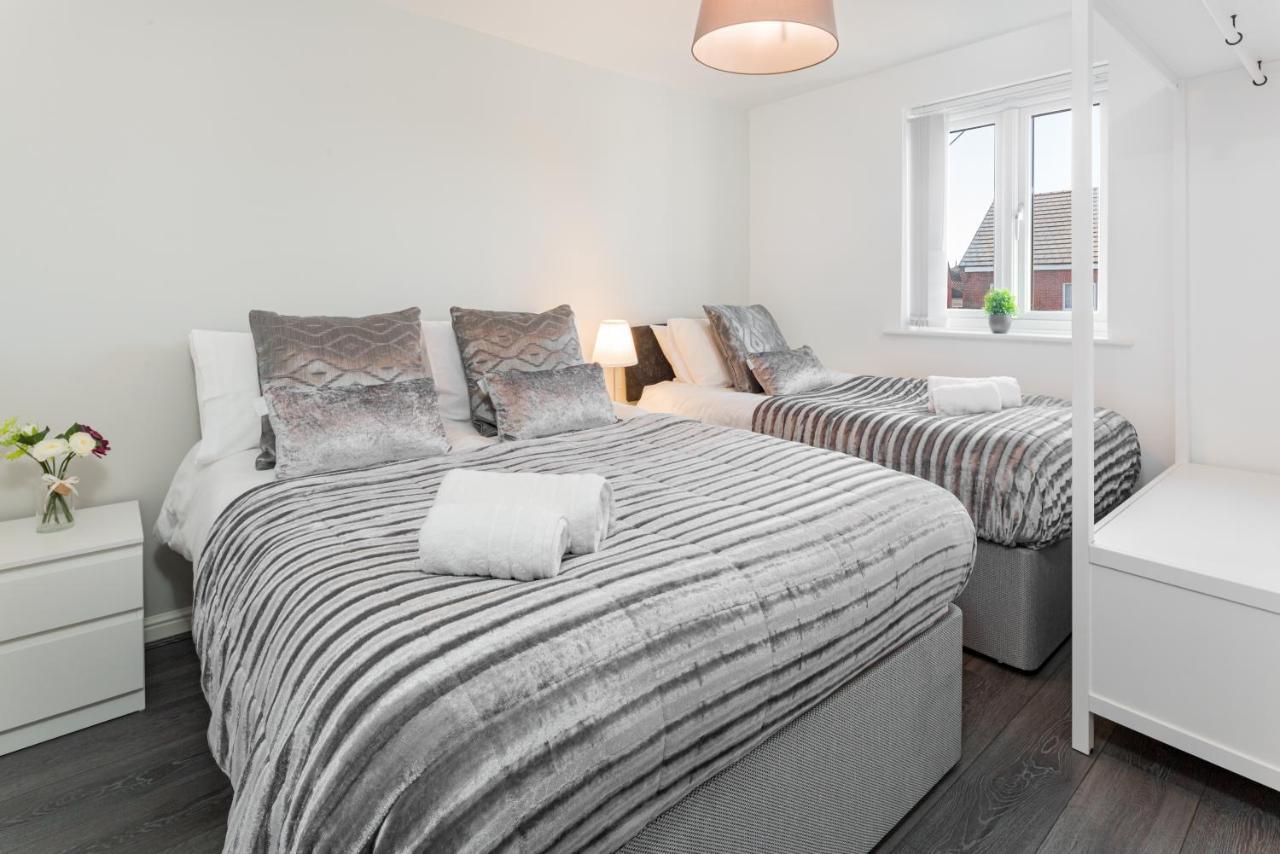 Spacious Contractor House For Large Groups - Private Parking By Short Holiday home Liverpool