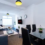 Cozy Liverpool Anfield House, Entire Home With Free Wifi & Netflix