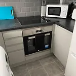 Modern 2 Bed Sleep 5 Close To Anfield Stadium