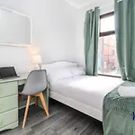 Host Liverpool - Spacious Family Home Pets Welcome