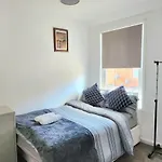 Hawkins Town House Near City Ctr And All Amenities