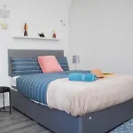 New Fantastic 4Br House Near Lfc