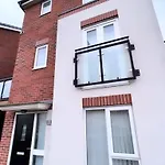 3 Stories, 5 Bedroom House In Prime Location With Balcony And Shared Garden