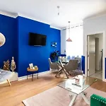 Charming Accommodation Steps From Downtown